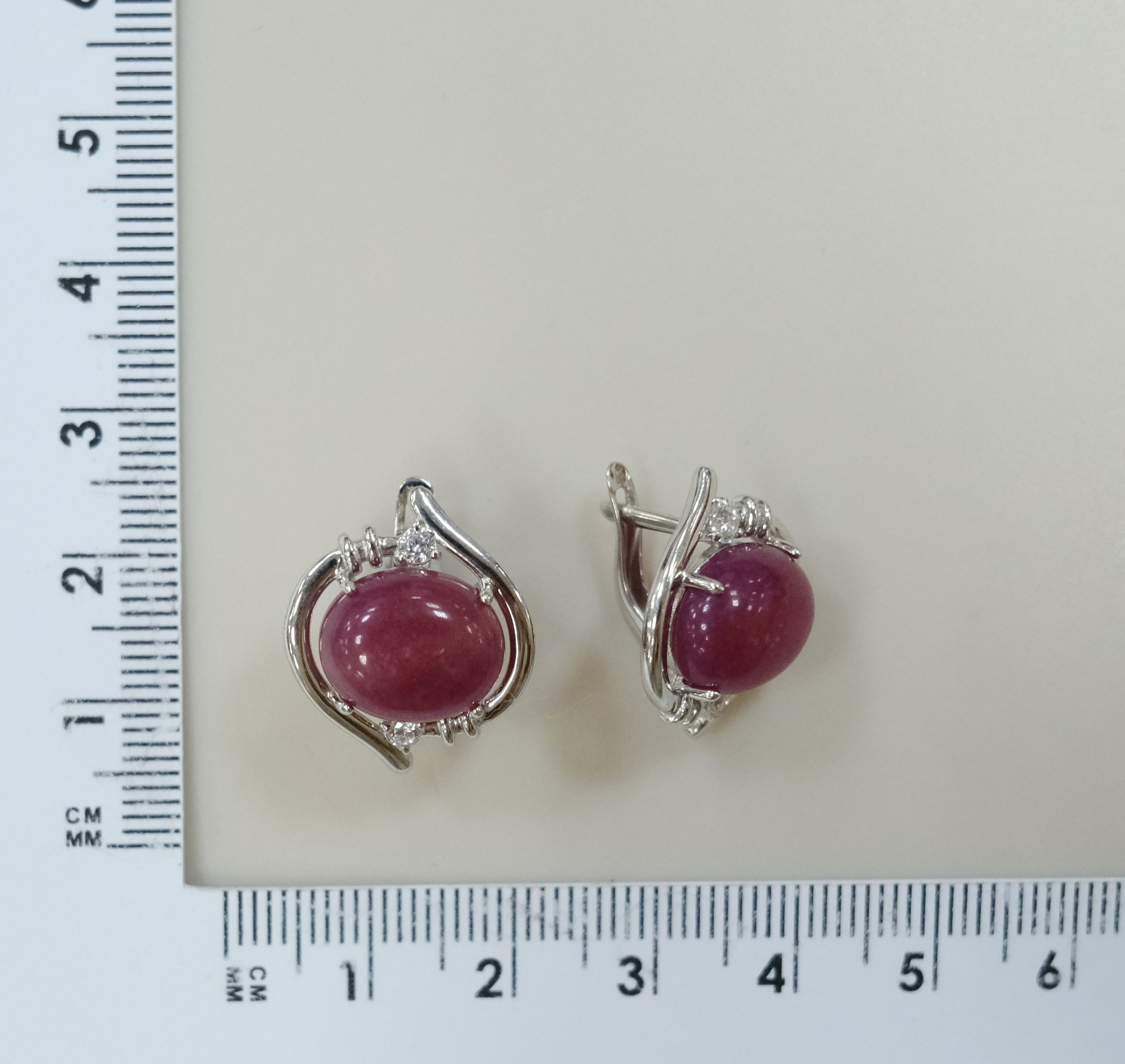 Серебряные серьги с малиновыми жадеитами